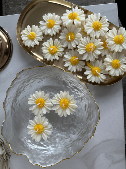 Gänseblümchen als Schwimm Kerze
